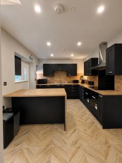 7 Bed, 7 BR Victorian Accom - Sleeps 13 - 6