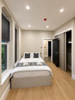 7 Bed, 7 BR Victorian Accom - Sleeps 13 - 2
