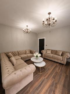 7 Bed, 7 BR Victorian Accom - Sleeps 13 - 7