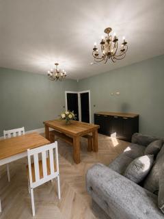 7 Bed, 7 BR Victorian Accom - Sleeps 13 - 3
