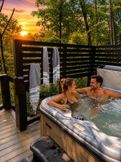 Smoky Mountains Cabin Near Dollywood - Hot Tub & Fire Pit - 0