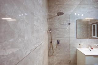 Modern 2BR Apt w Balcony 5 Min to Valletta - 1