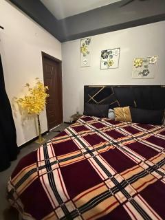 Cozy one Bed in E-11 Affordable Bliss for Travellers - 4