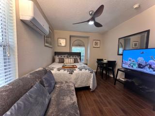Ruskin FL 2 bdrm 1 bath suite Host & Cat share common areas - 7
