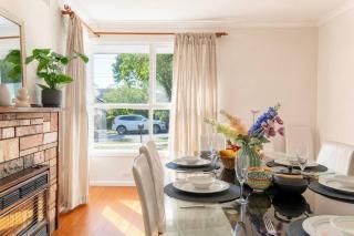 Cozy 4-Bedroom family House in Wantirna - 3
