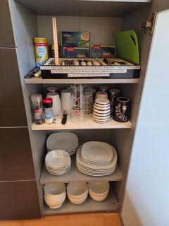 7 min to citycenter !! Subway U3 100m, southside singleroom own SHOWER, WC ! free WIFI ,TV, dishes, fridge, oven, waterheater, microwave, coffee, bike, next to river and park,many restaurants and supermarkets around 200m, nonsmoker ! self check in -simply - 3