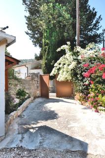Hidden Valley - Charming 2BR House in Miliou - 6