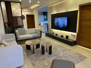 Elysium Skyline by Wall Street-Luxury Stay with Hill views - 1