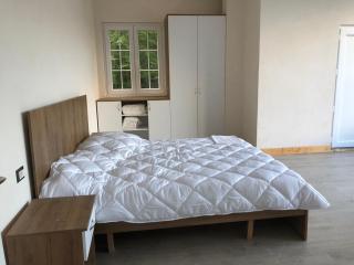 Hotel Bujtina Gjin Lleshi - 0