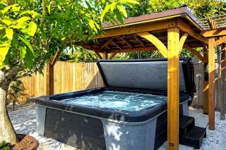 Siesta Key Hot Tub BBQ Mini Putt 4BR 4BA Sleep 16 - 9