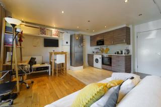 Spacious Studio Apartment in Kennington - 0