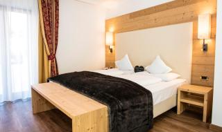 Hotel Dorfer Alpine&Charming - Selva di Val Gardena - 2