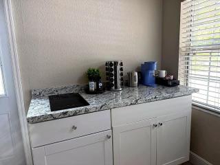 Cozy Siesta Key 1BR 1BA 8 Min to Beach Sleeps 4 - 4