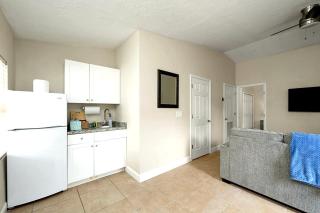 Cozy Siesta Key 1BR 1BA 8 Min to Beach Sleeps 4 - 1