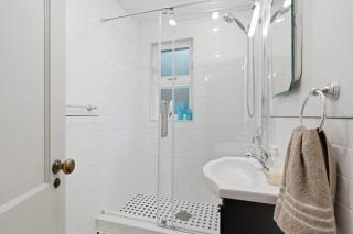 Chic 2BR With Workspace - 2-Min Walk to Beach - 6