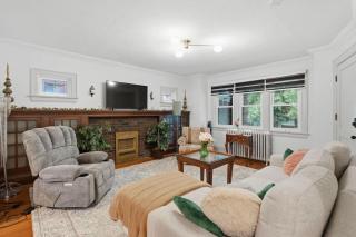 Chic 2BR With Workspace - 2-Min Walk to Beach - 5