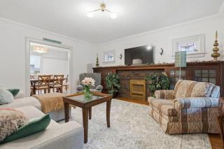 Chic 2BR With Workspace - 2-Min Walk to Beach - 2