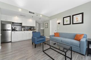 Lake View Top Floor 2 Bed 2 Bath Condo with Balcony - 5
