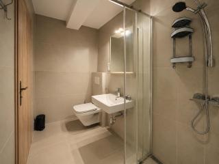 Prague Airport Studio with Kitchenette & Terrace - KindstaySuites - 3