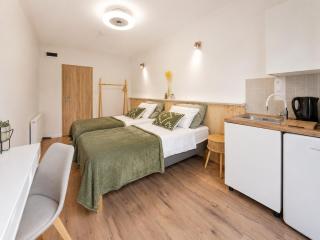 Prague Airport Studio with Kitchenette & Terrace - KindstaySuites - 1