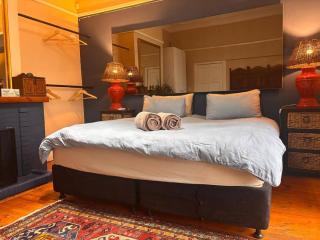 Charming Norwood Retreat - Private Pool, Garden Oasis Prime Location - 1