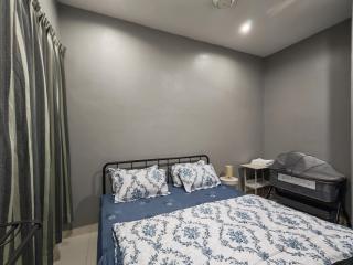 Cozy 4BR Homestay Near KLIA & SIC - 1