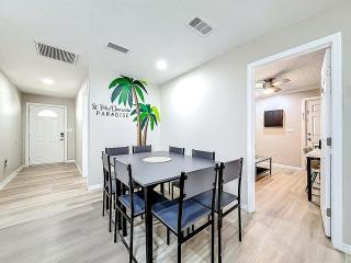 Largo 7BR 4BA Sunny Shores Getaway - 8