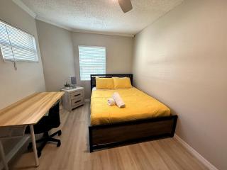 Largo 7BR 4BA Sunny Shores Getaway - 2