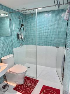 Amazing Spacious Seaview Condo - 8
