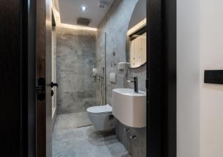 BlackSuite Apartment, Luxury Stay in Prishtina City Center - 2