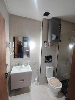 Luxury apartment, beach, cafés & restaurant within walking distance - 4