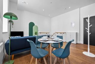 Stylish Cathedral View Duplex, City Centre, Sleeps 4 - 6