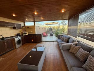 Luxury Rooftop with Panoramic View in Prime Amman Location - 8
