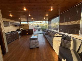 Luxury Rooftop with Panoramic View in Prime Amman Location - 9