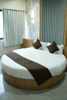 Tulip Restaurant Banquet & rooms - 7
