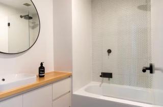 Luxury spacious 2 Bedroom Fitzroy Apartment - 6