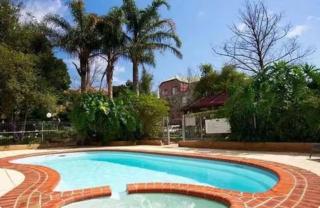 Luxury spacious 2 Bedroom Fitzroy Apartment - 4