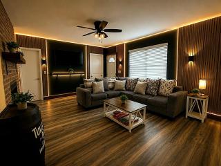 Sarasota Bradenton Getaway 3BR Sleeps 10 - 0
