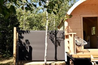 Spacious lakeside shepherds hut with outdoor bath - 1