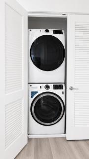 Room with Private Bath Free Parking Easy Access NYC - 1