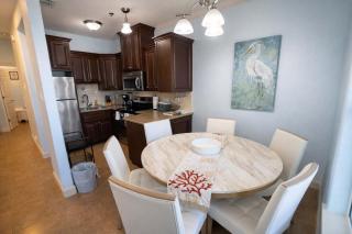 Near Beach Retreat - Ground Floor - Pool - Walk to All - 5