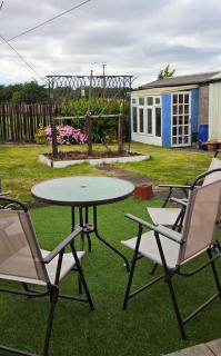 Sunningdale Cottage, Spacious Beautiful Bungalow - 2