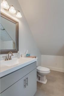 12 South Loft Walk to Coffee and Murals plus King Bed - 7