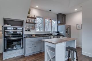 12 South Loft Walk to Coffee and Murals plus King Bed - 5