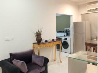 Dove INN Florets Luxury 4 Bedroom Apartment - 0