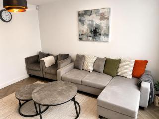 Amara Apartments Premium 3BR House near CBS Arena - 6