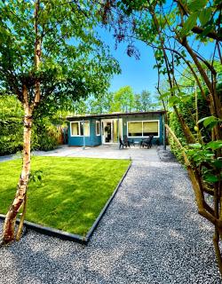 Cozy family chalet with spacious garden in the nature between Amsterdam Haarlem and Schiphol Airport - 1