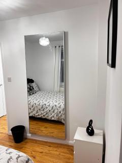 The Cosy stay is a two bedroom apartment located next to Forest Hill train station London, with quick access to the city and local landmarks - 6