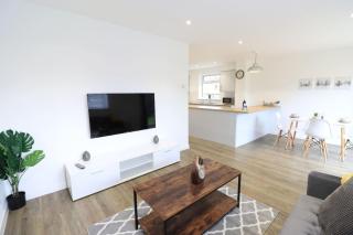 Detached Bungalow I Sleeps 7 I Driveway Parking I Excellent Location I Fast WiFi I Self-Check-In I By Yoko Property - 7
