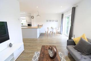 Detached Bungalow I Sleeps 7 I Driveway Parking I Excellent Location I Fast WiFi I Self-Check-In I By Yoko Property - 6